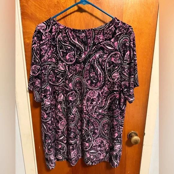 Croft & Barrow Colorful Top. - Picture 2 of 5